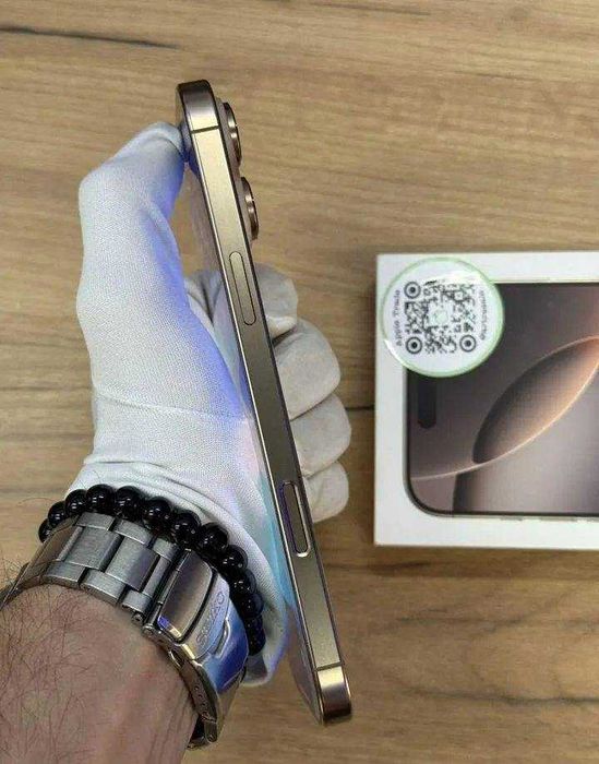 iPhone 16 Pro Max, 256 ГБ, SIM + eSIM