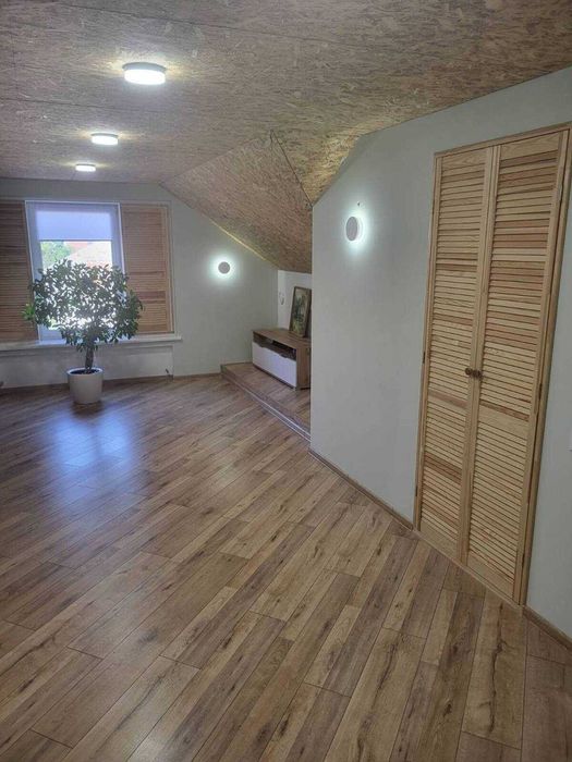 Продам пол 2-х этаж дома гараж участок !Центр Грушевского Туп трамвая!