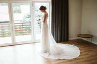 Koronkowa suknia ślubna z dopinanym trenem