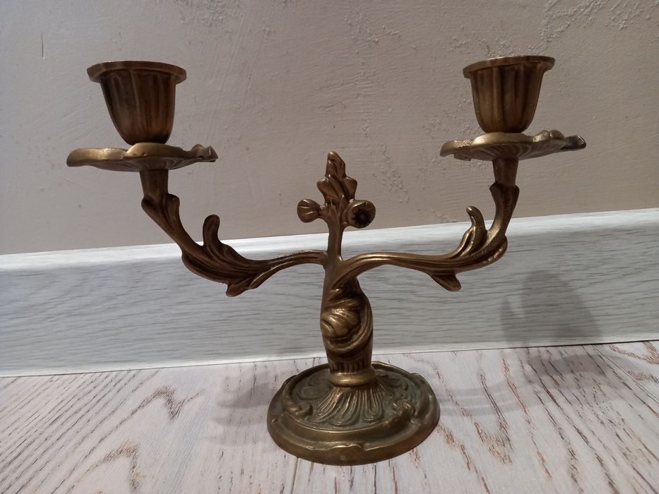 Підсвічники для свічок.