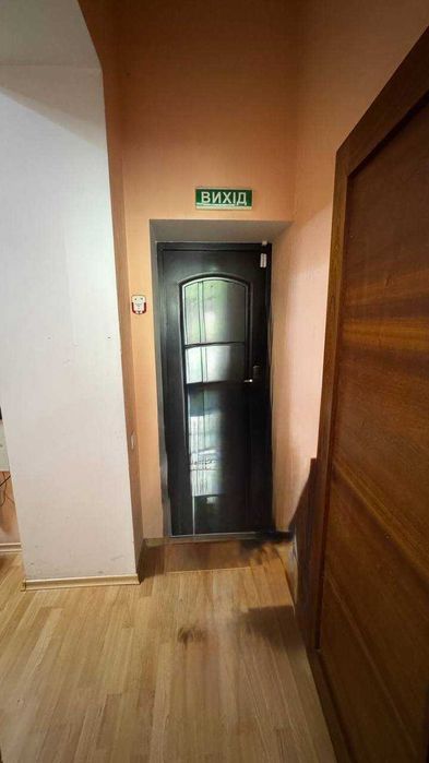 Продам 3-поверхове приміщення в центрі міста
 вул. Моссаковського, 1