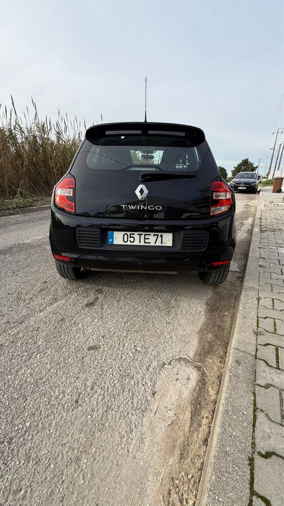 Renault Twingo preto