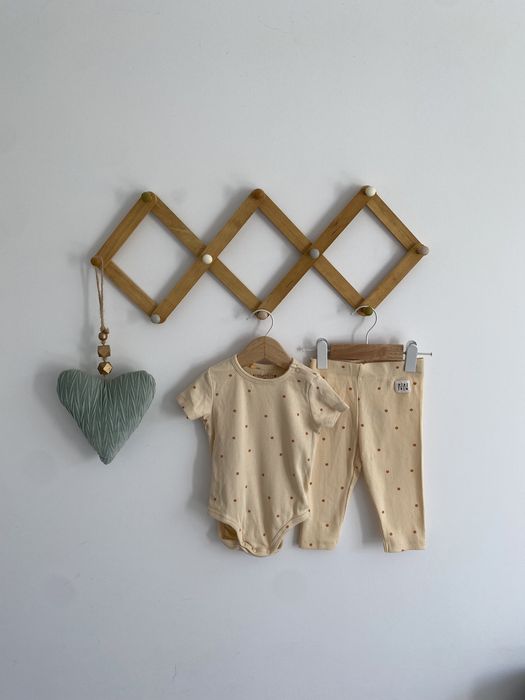 Komplet minimarket kropki 68 prążkowany morelowy brązowy body legi