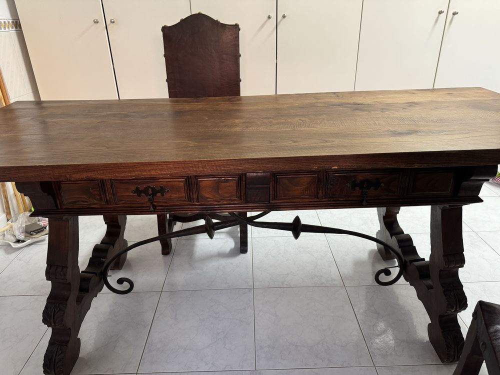 Conjunto mesa e cadeiras