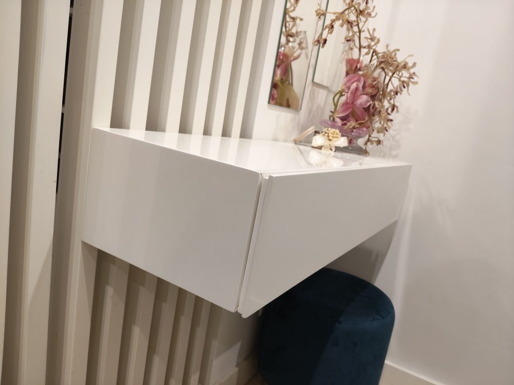 Aparador/consola suspensa + puff