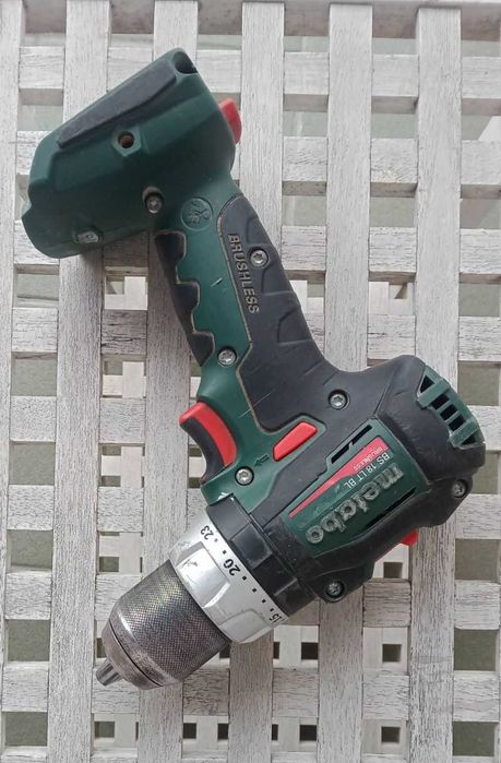 Акумуляторний безщітковий дриль-шуруповерт Metabo BS 18 LT BL