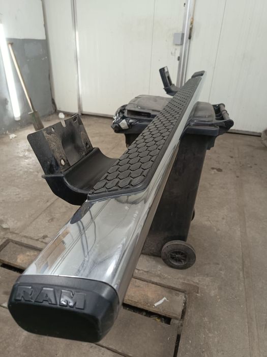 Prog lewy dodge ram 5 gen chrom