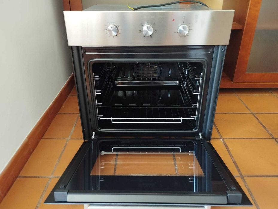 Forno elétrico, de marca Meireles