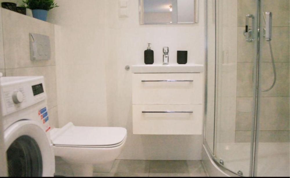 Apartamenty na Wynajem - 6-osobowe/ Centrum/ Parking/ Balkon/ Śniadani