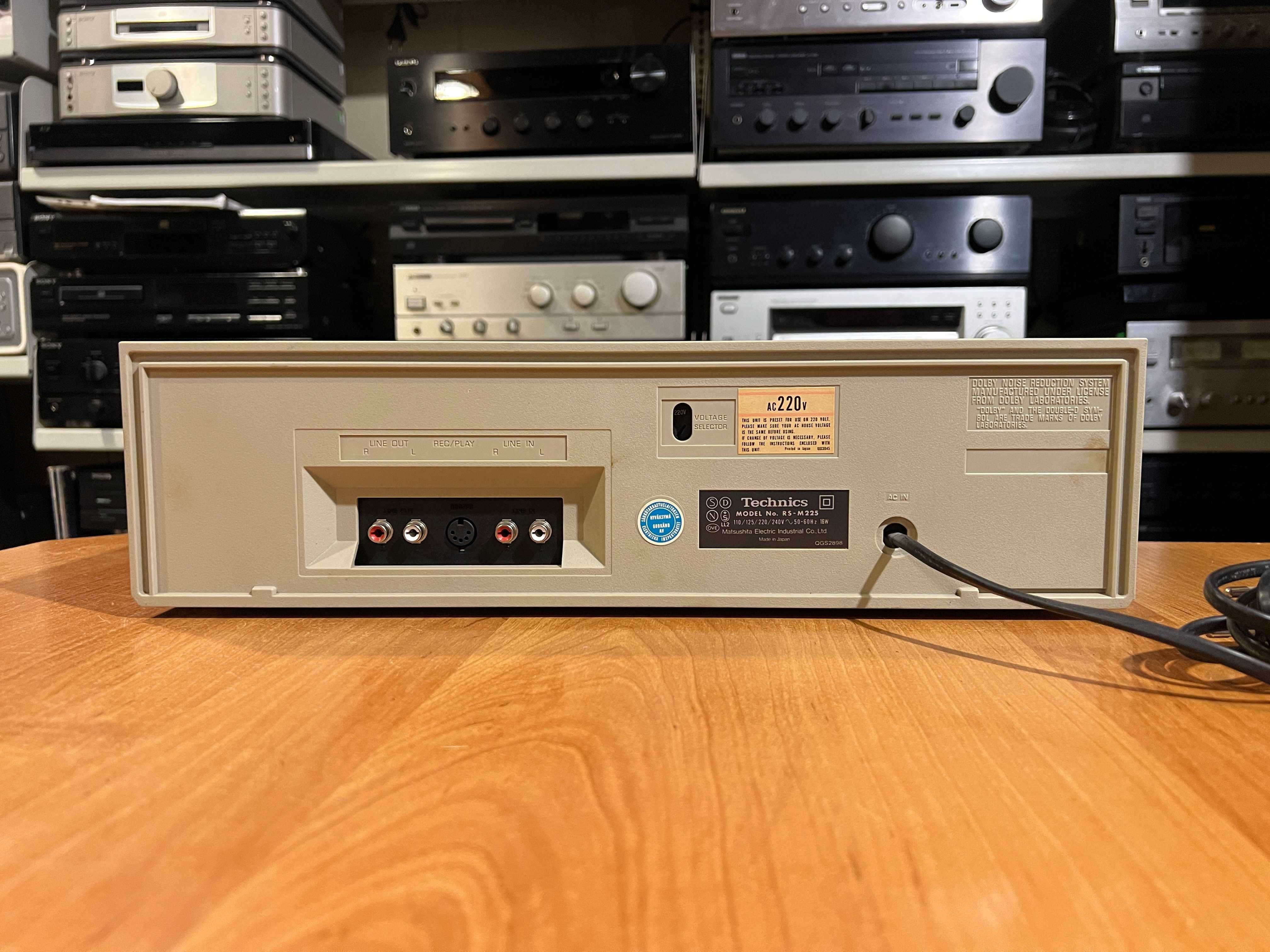 Magnetofon Technics RS-M225 Audio Room