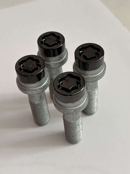 Śruby zabezpieczające 14x1,5x45