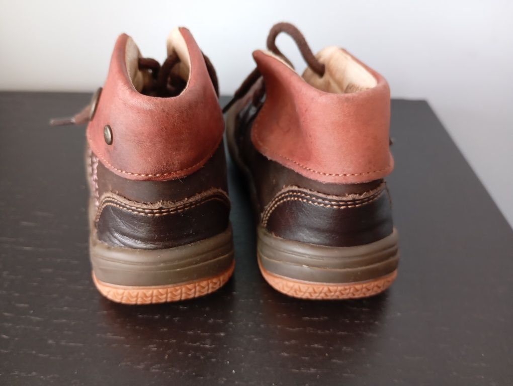Botas dois tons de castanho