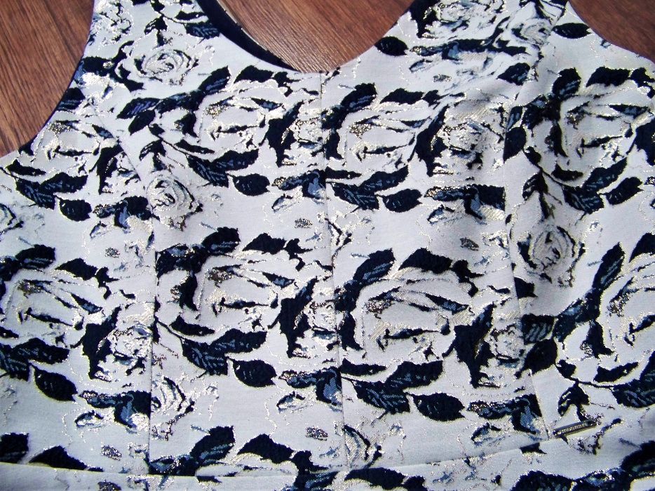 Sukienka MONNARI r.44 (L/XL) ecru granat złota nitka kwiaty