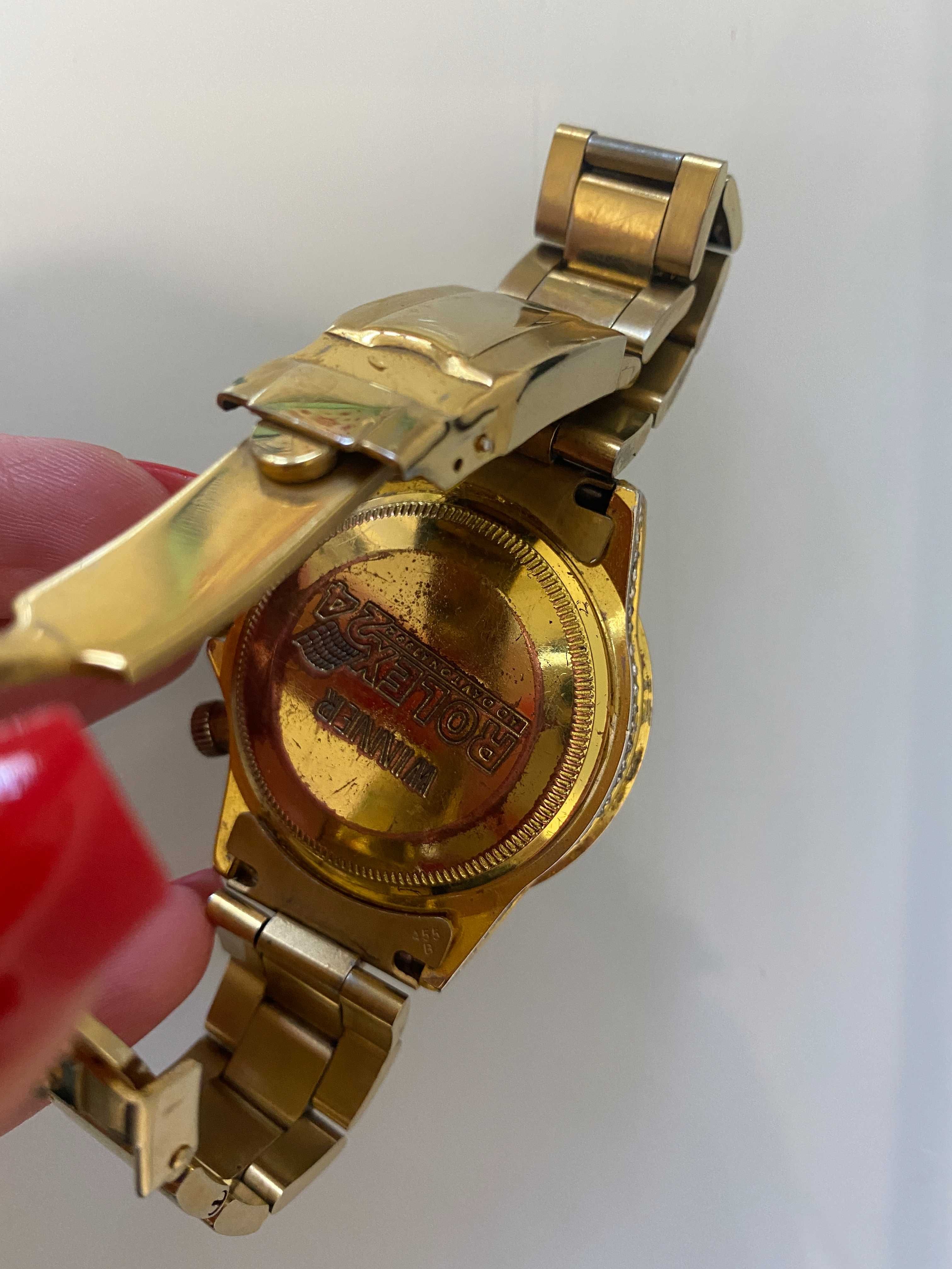 Złoty zegarek z cyrkoniami