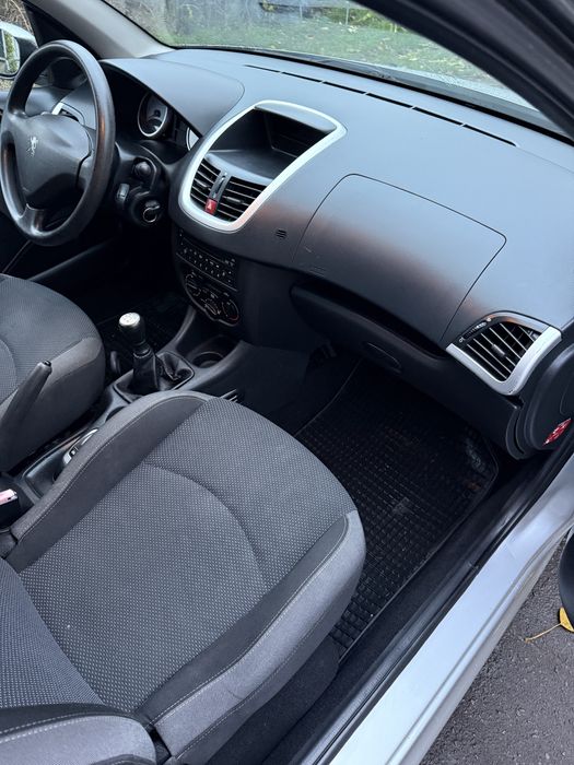 Пежо 206+ 2009 рік