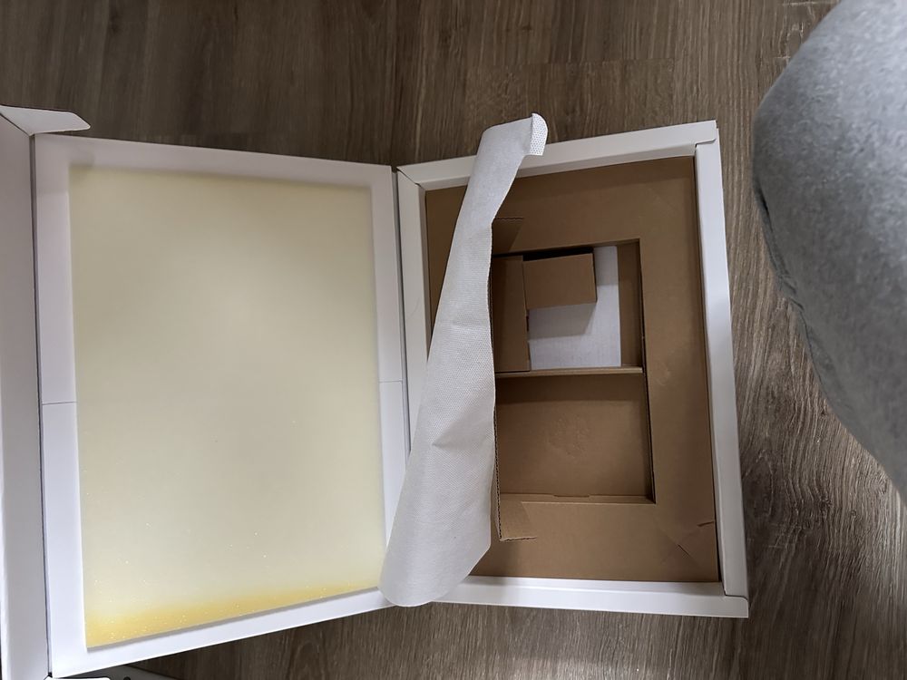 Pudło od Huawei MatrBook D