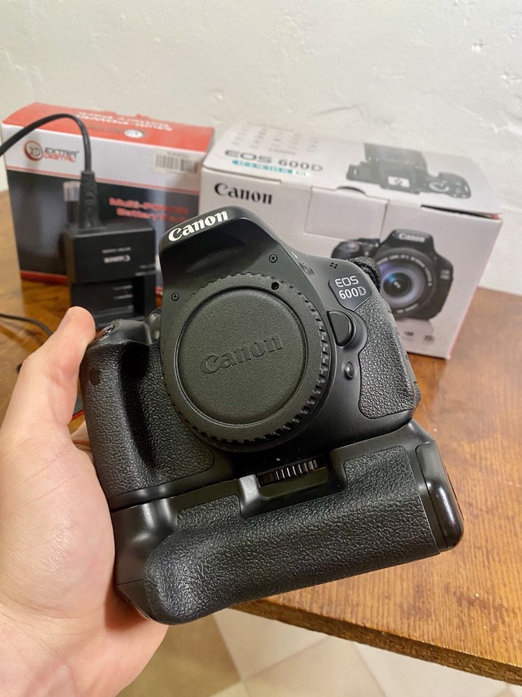 Canon 600d + battery pack в идеальном состоянии(с родной коробкой)
