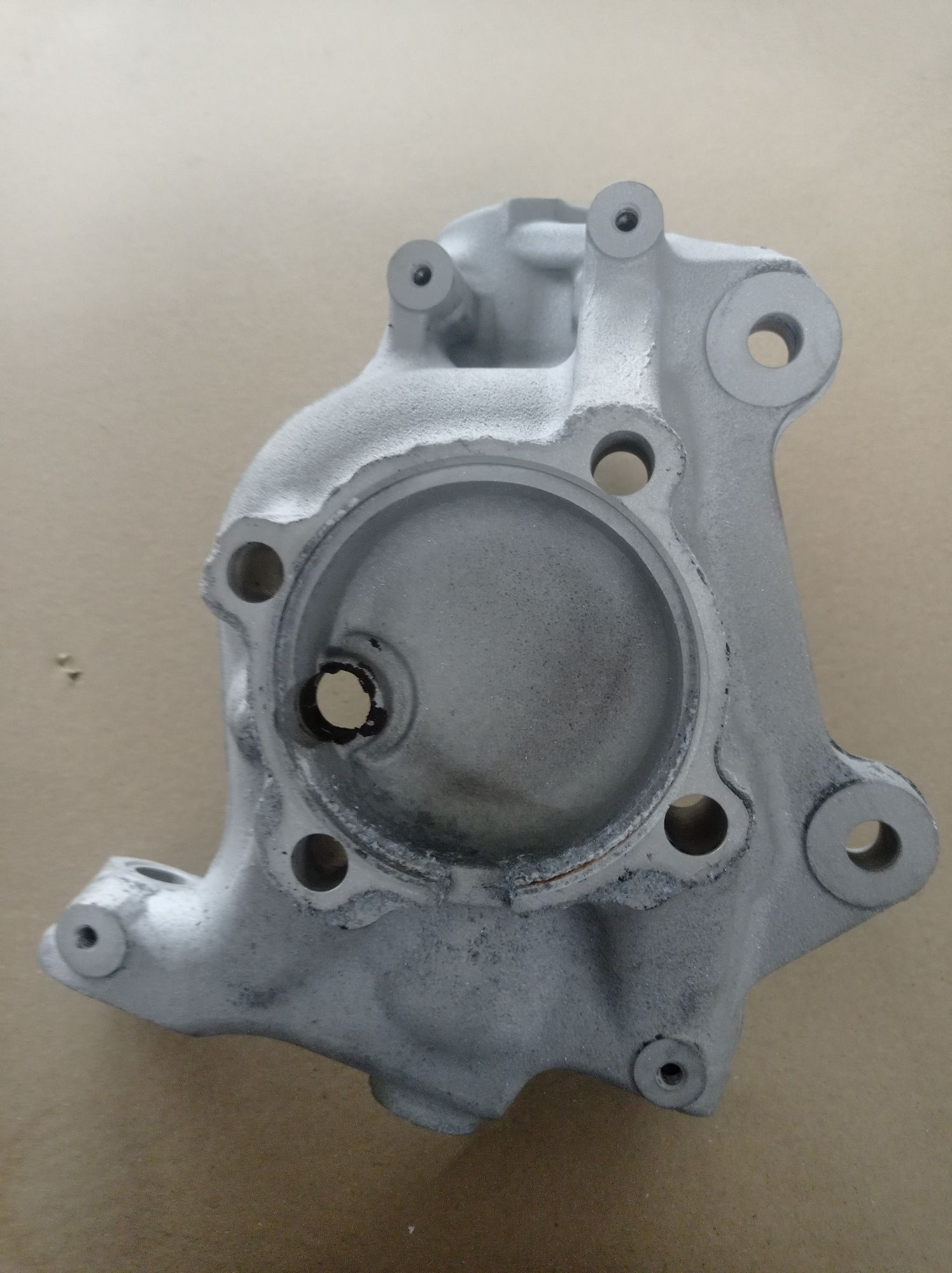 Поворотный кулак BMW 1 (90) (91) ..3121676444303.