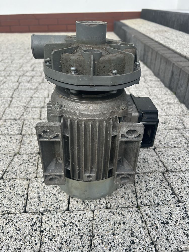 Silnik elektryczny 0,74 kw