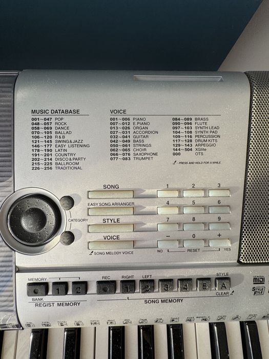 Yamaha e403 синтезатор піаніно