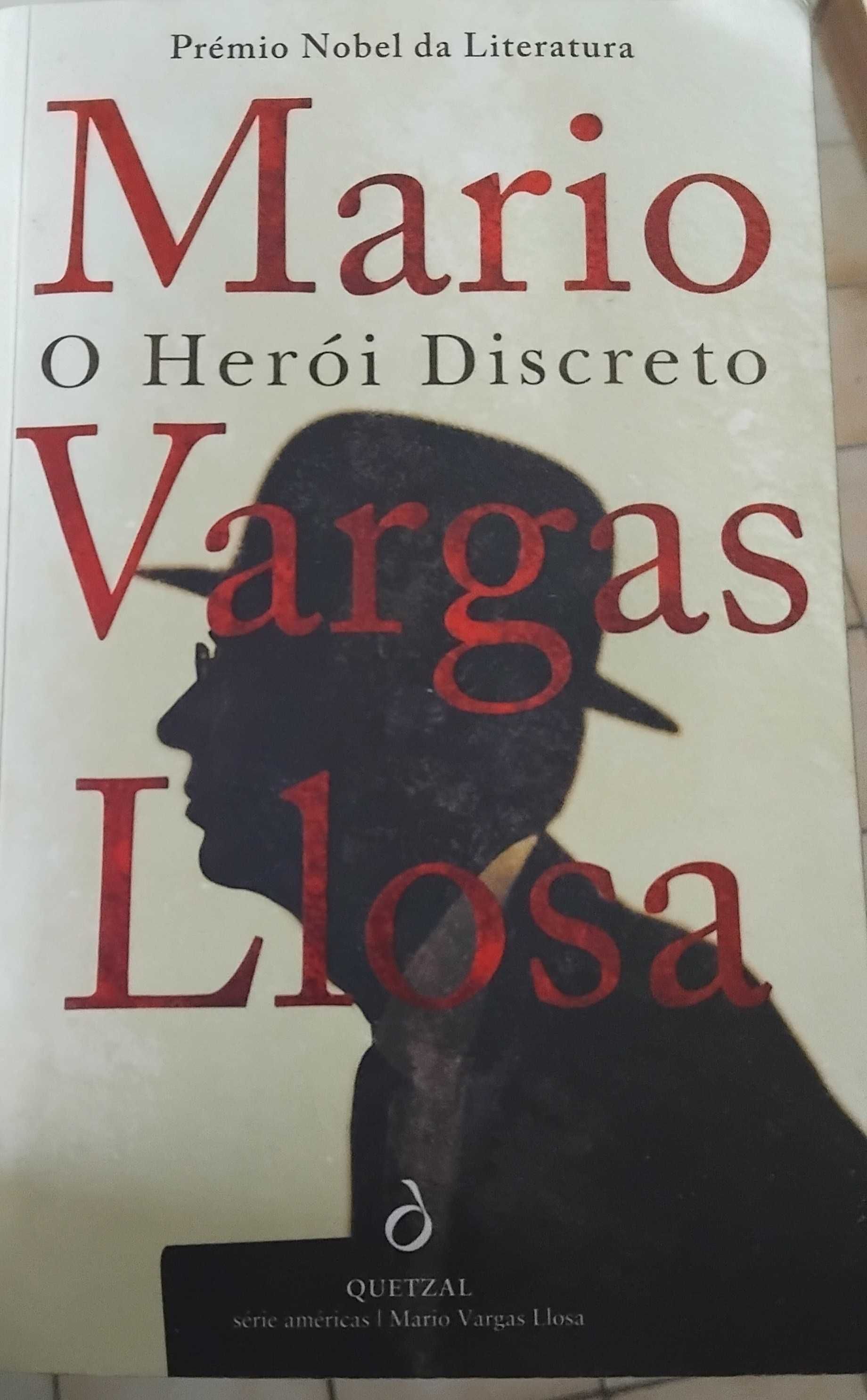 Livros (Tolstoi, Llosa, Pepetela..)