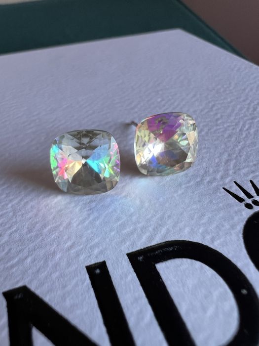 Nowe, luksusowe kolorowe kolczyki-sztyfty Tęczowy Blask.