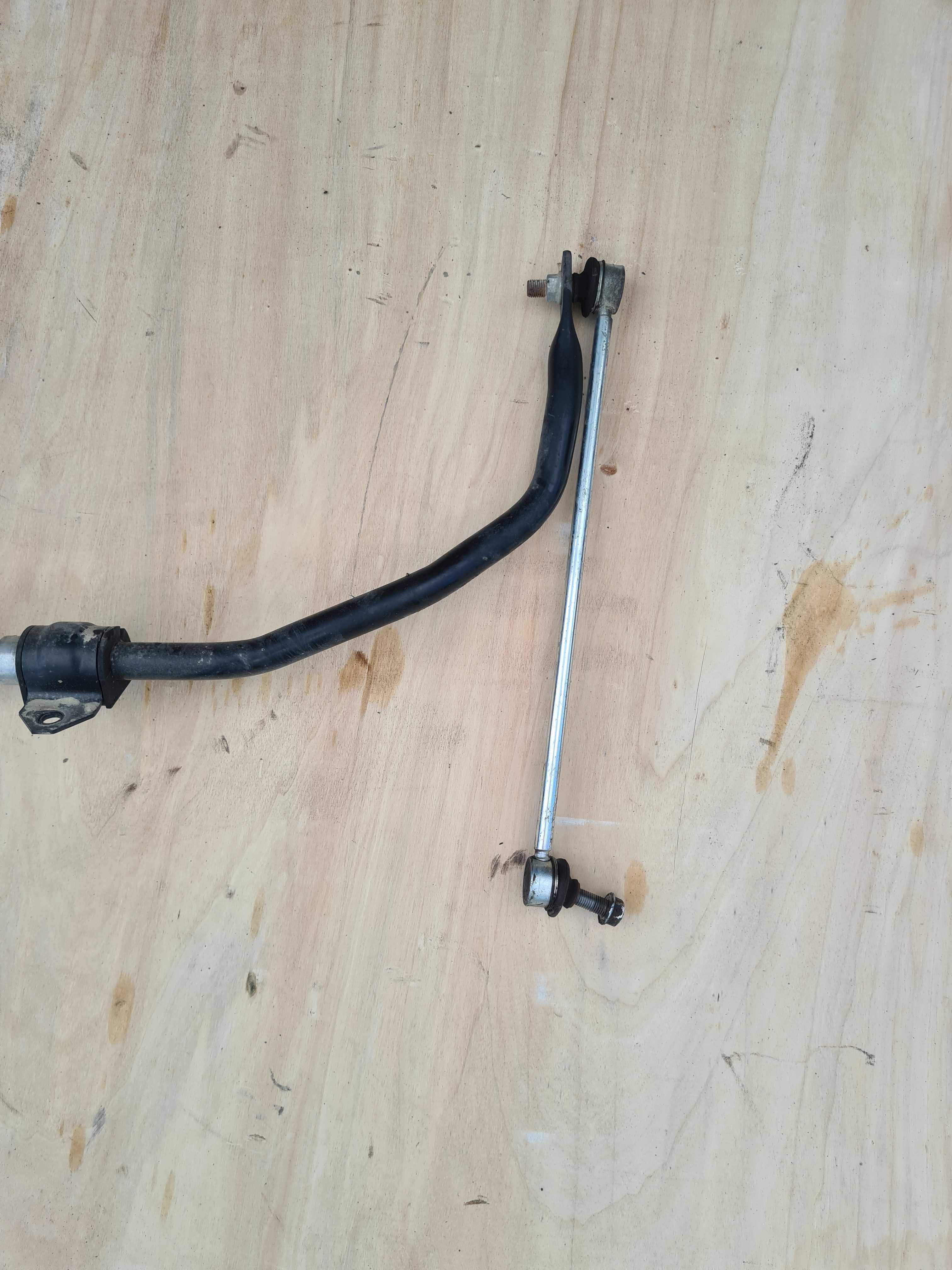 Suzuki Swift VI 1.2 hybryda 23r drążek stabilizator przód