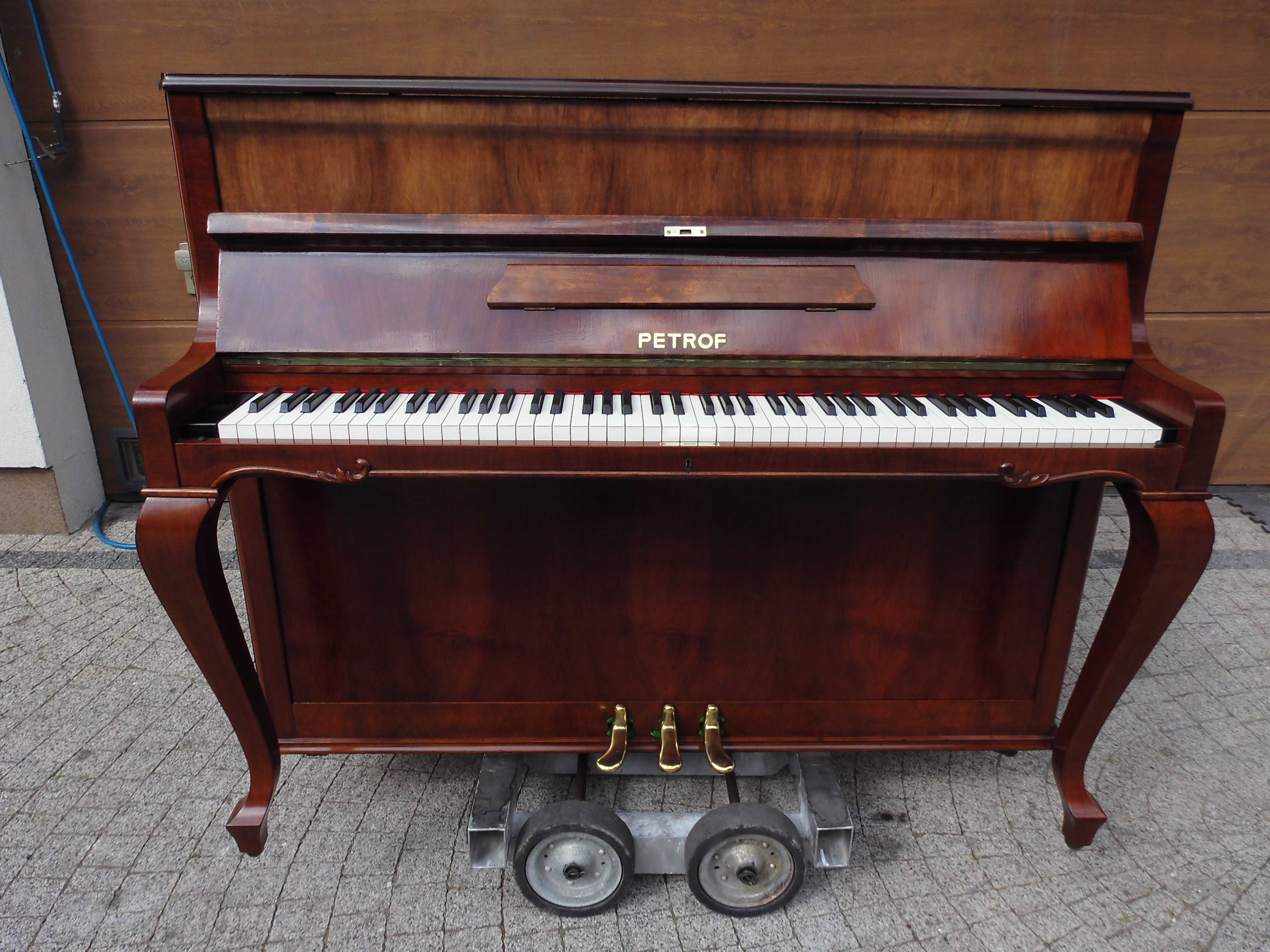 Pianino stylowe Petrof M112 w pieknym orzechu lata 70 na gotowo