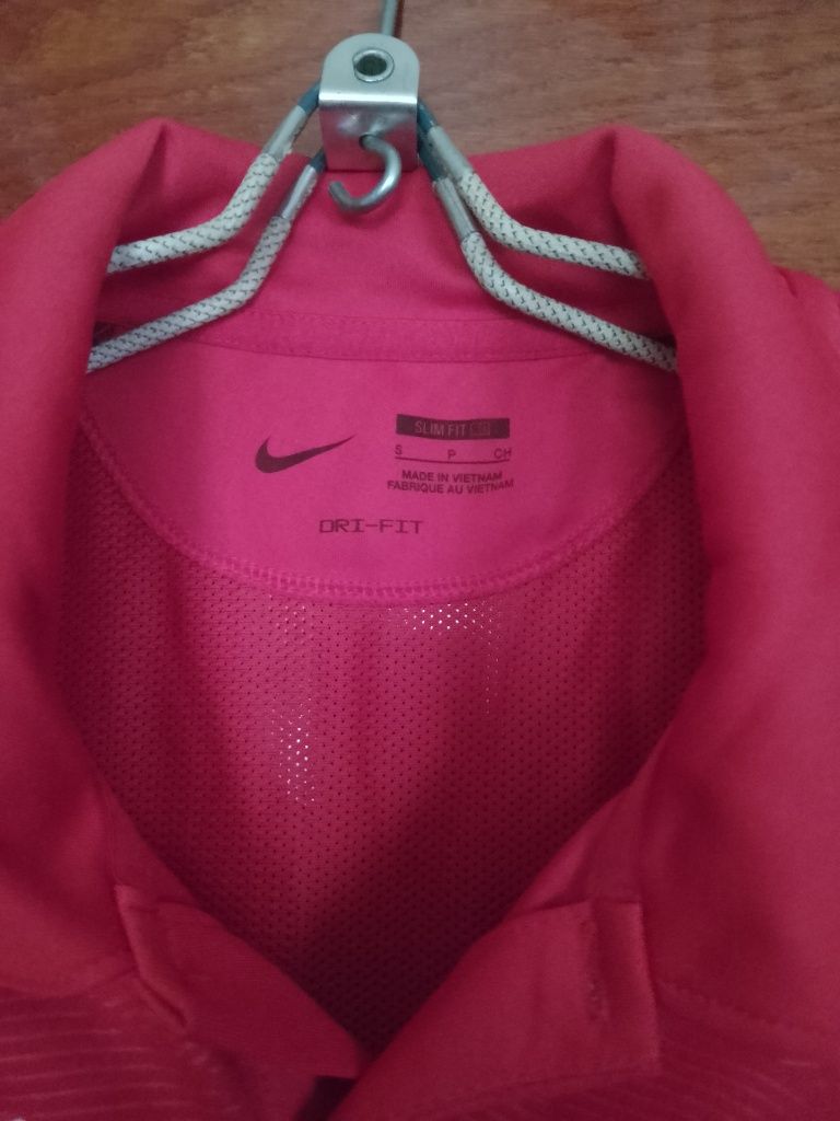 Футболка  тенниска NIKE оригинал размер S