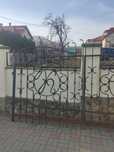 Паркан з брамою та дверьми