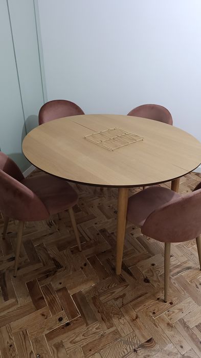 Mesa de Jantar de madeira , extensível (duas tábuas extra), Homa