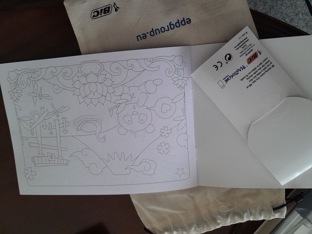 Lápis de Cera e Livro para colorir BIC