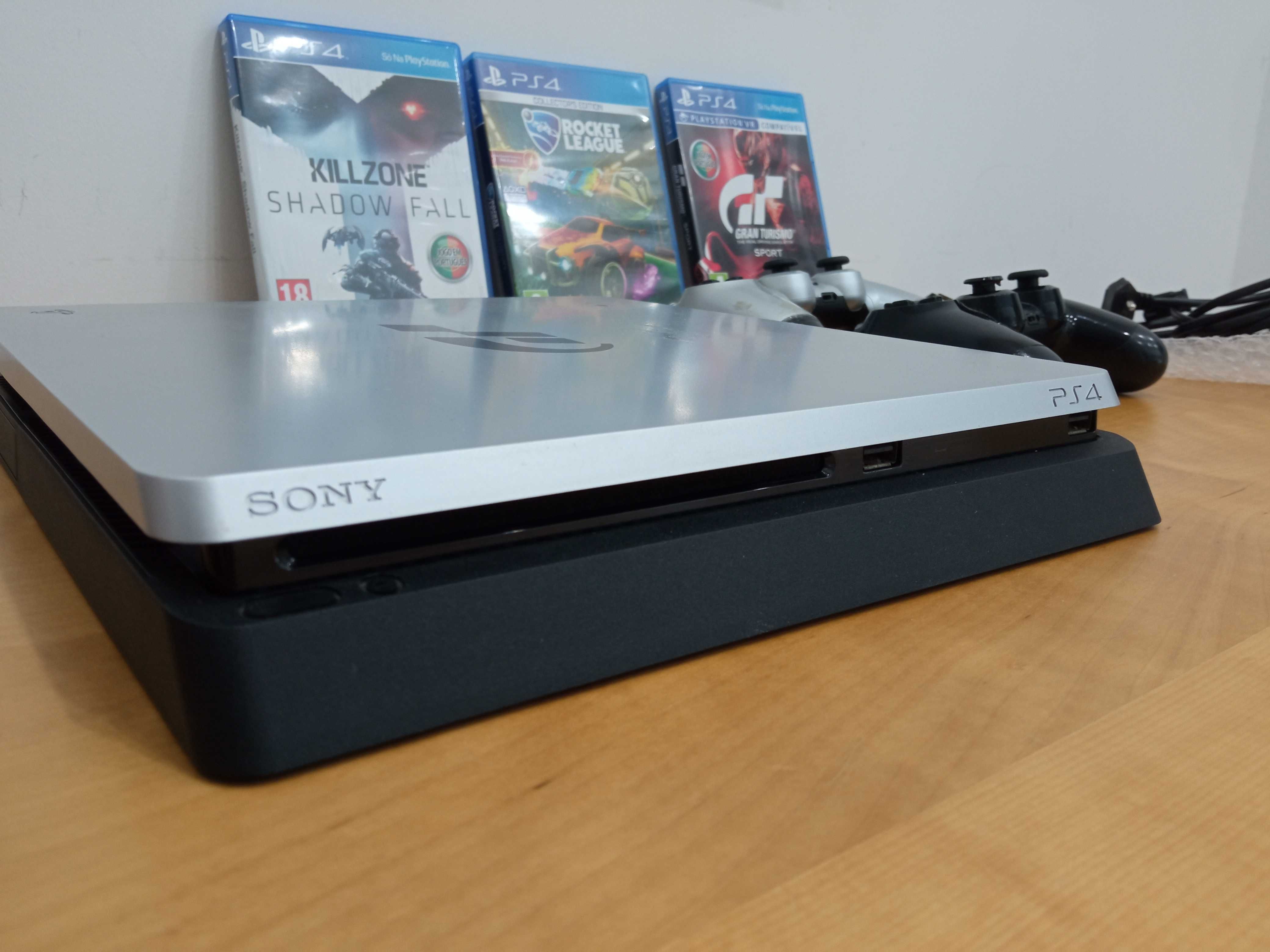 Consola PS4 GT  com 2x Comandos 3x Jogos á escolha.