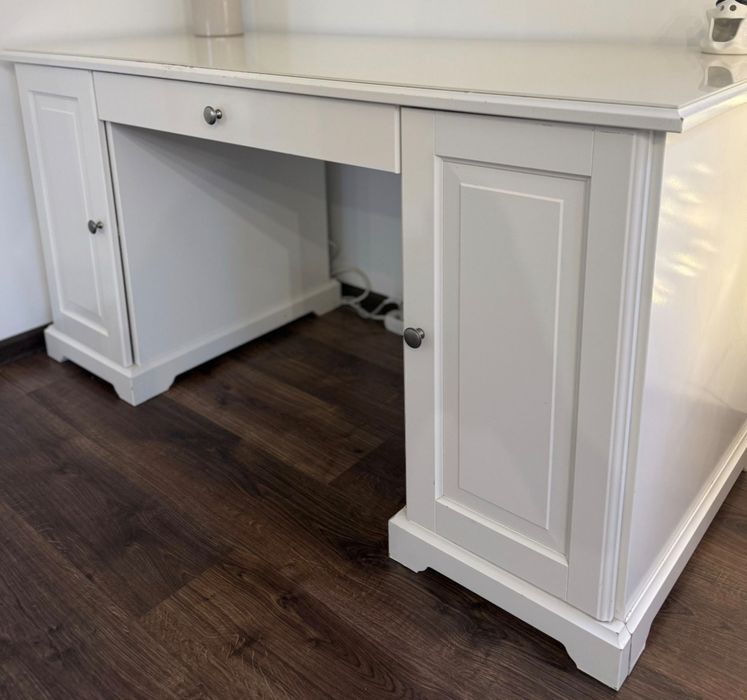 Biurko Hemnes Ikea z szybą