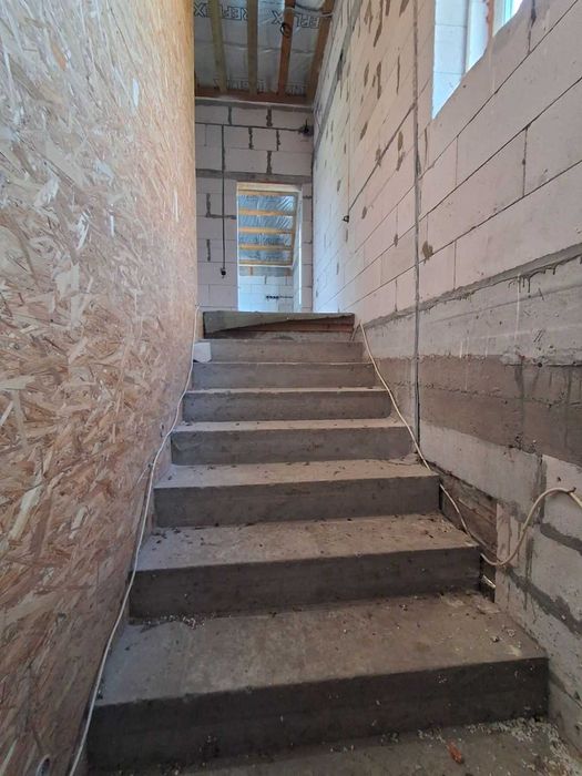 Терміновий продаж дачі в мальовничому місці , біля річки.