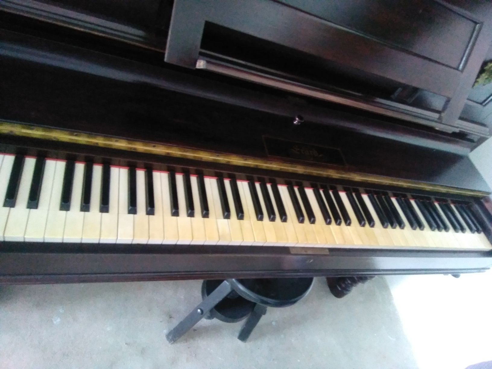 Vende- se  piano