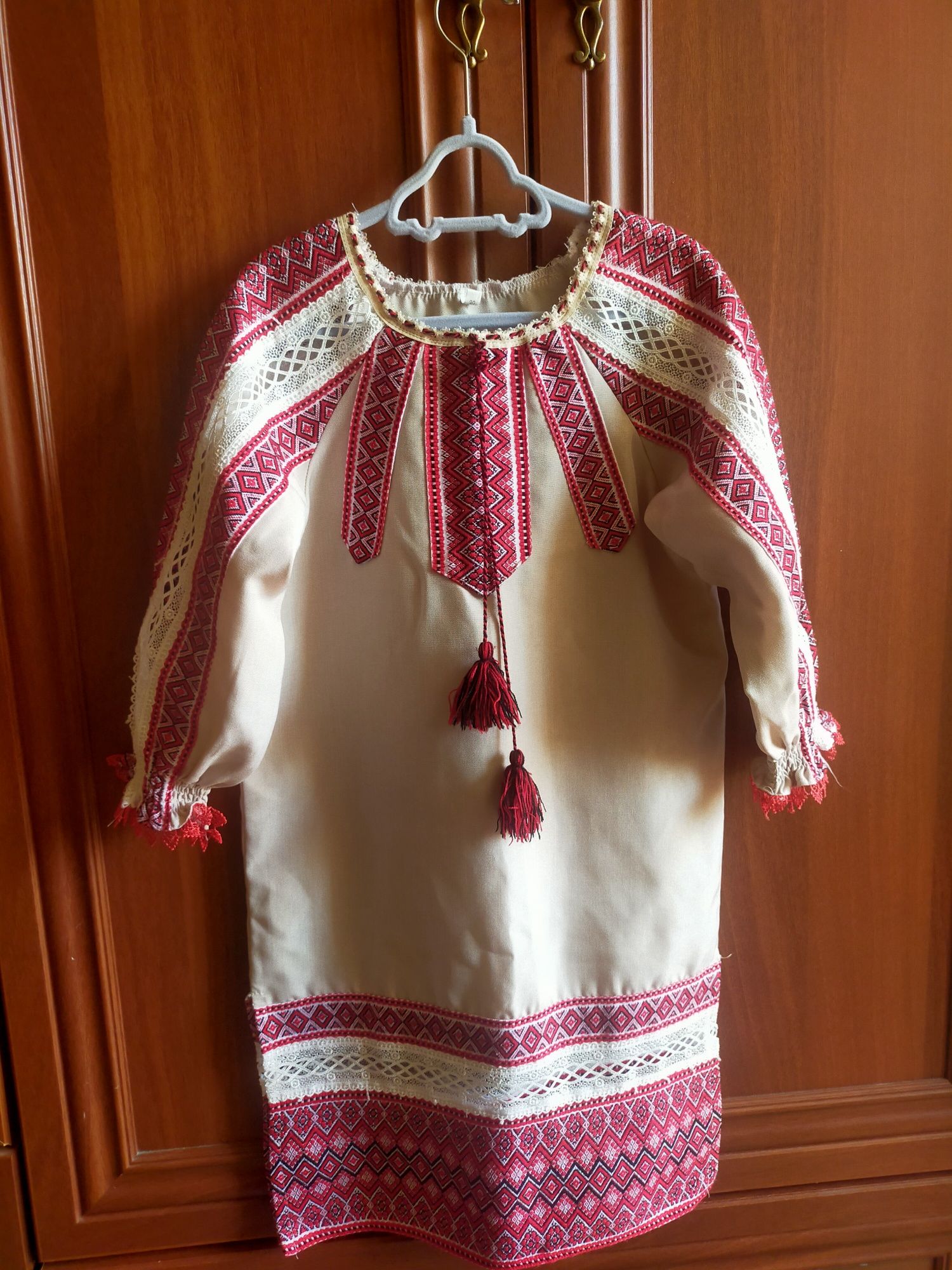 Сукня-вишиванка з поясом
