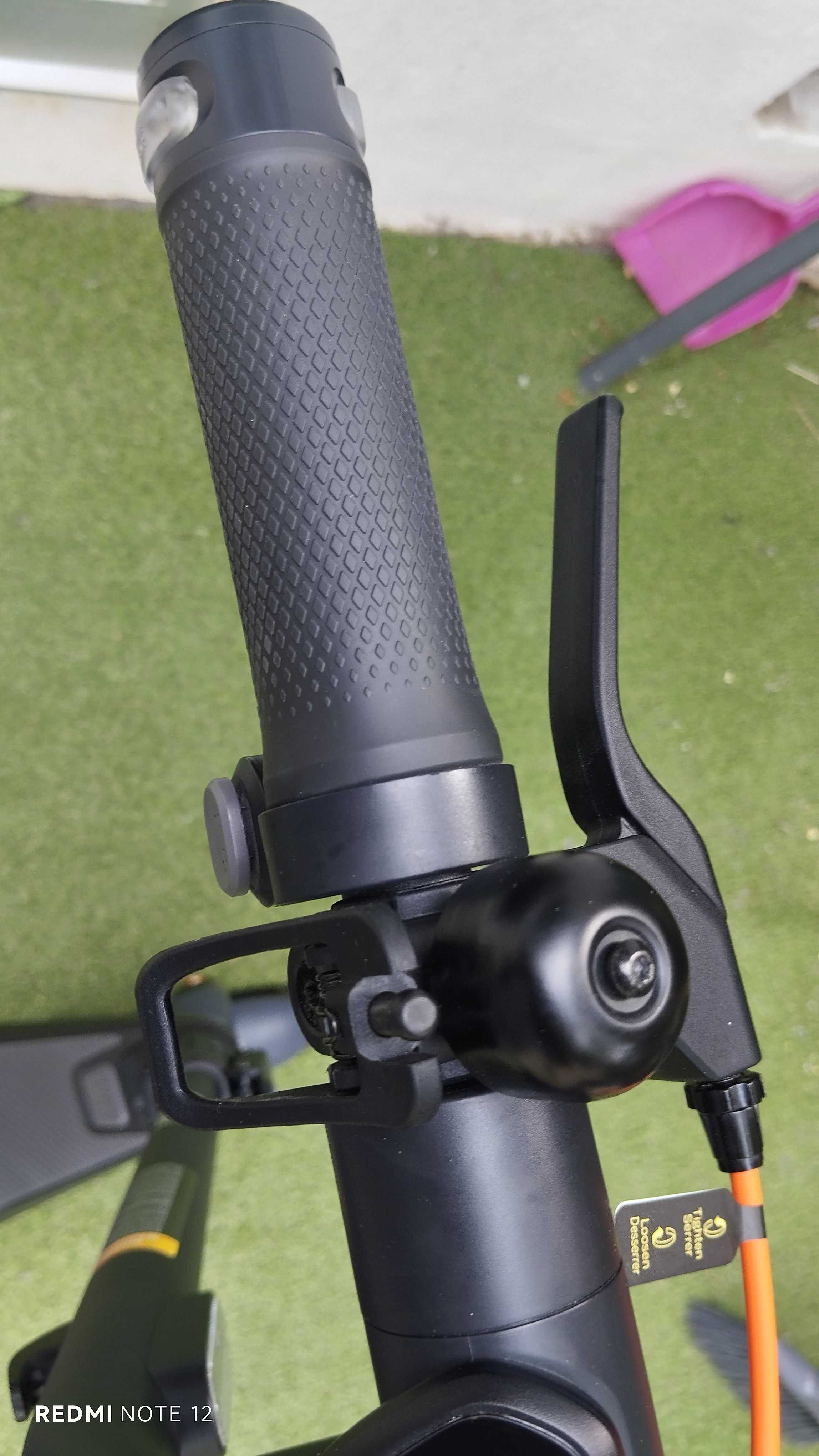 TROTINETTE ELÉTRICO semi-novo.