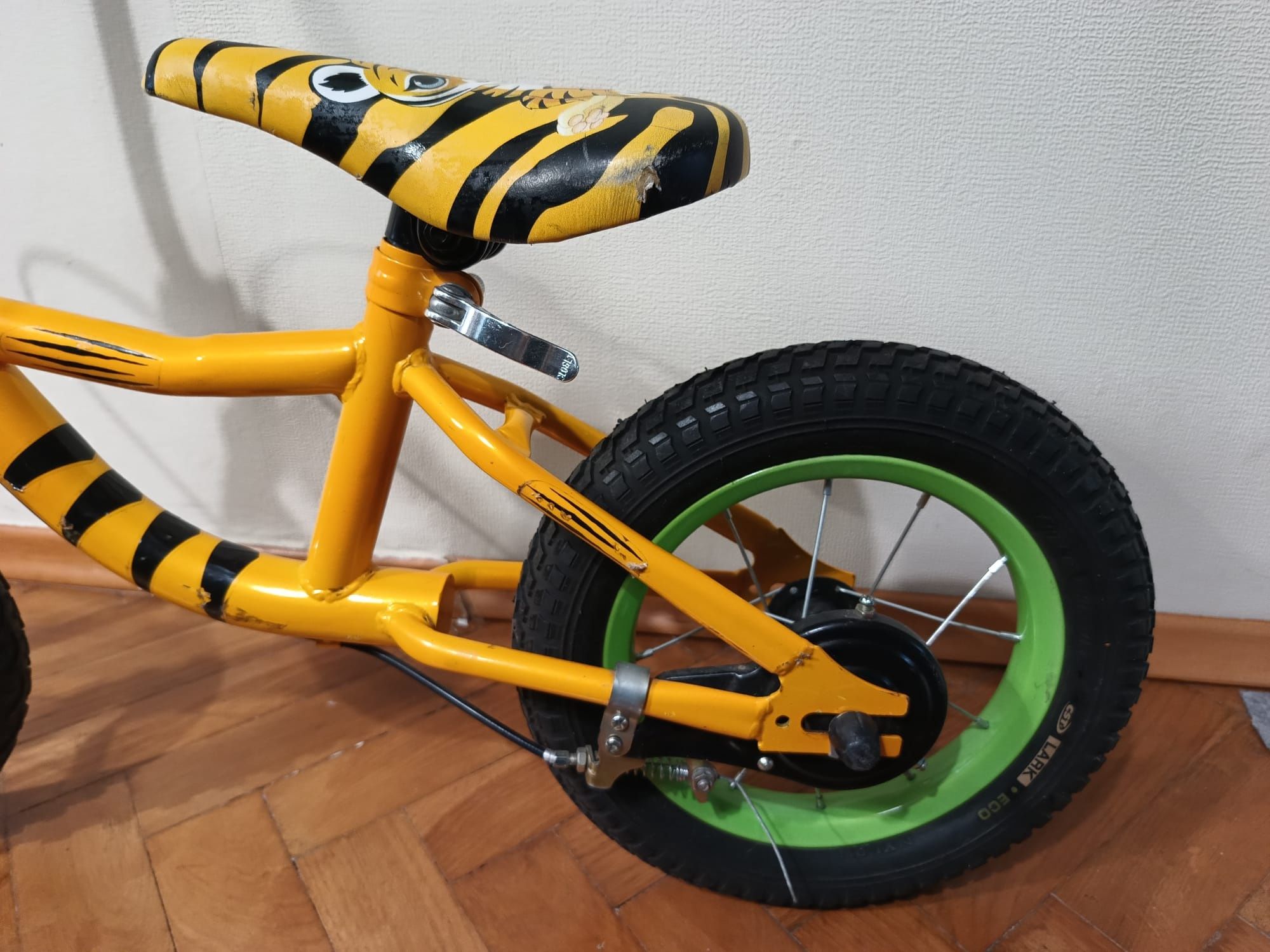 Rowerek biegowy z ręcznym hamulcem