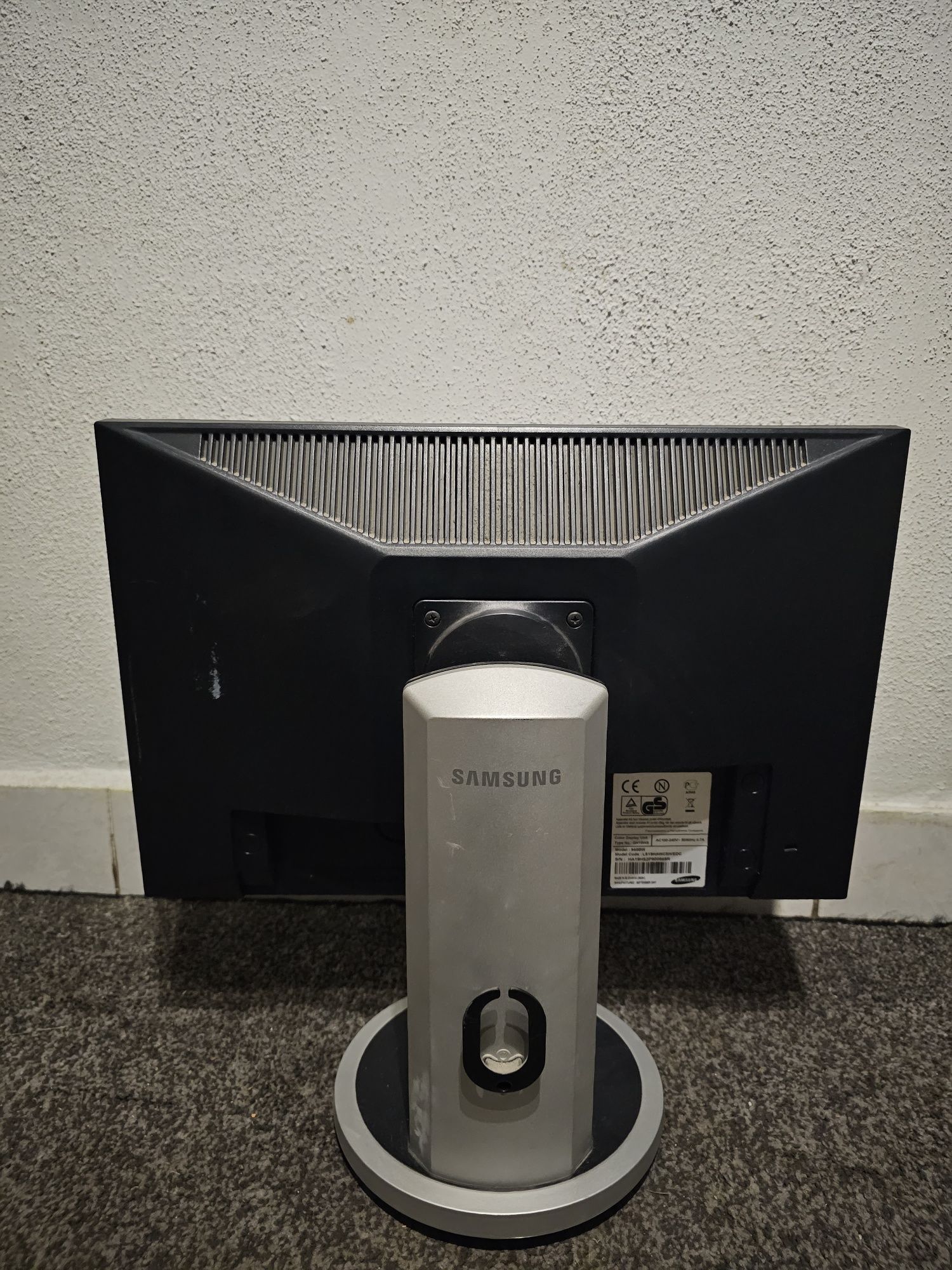 Monitor samsung 19 cali