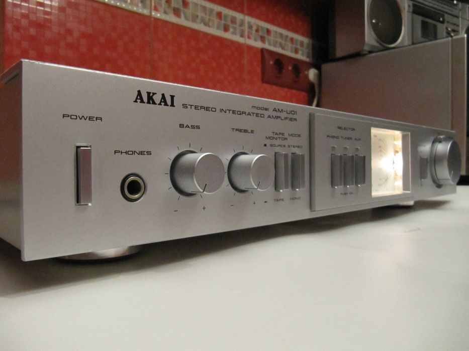 AKAI AM-U01 – Вінтажний Підсилювач ЗОЛОТОЇ Ери Аудіо