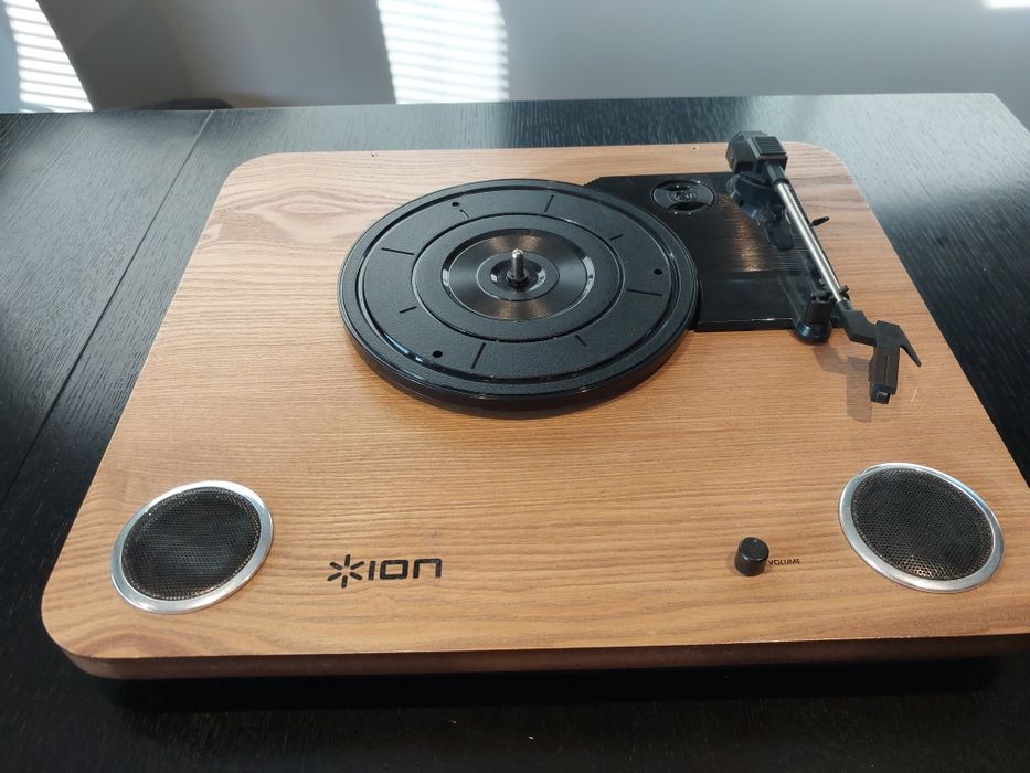 Gramofon ION MAX LP Z Wbudowanymi Głośnikami Uszkodzony