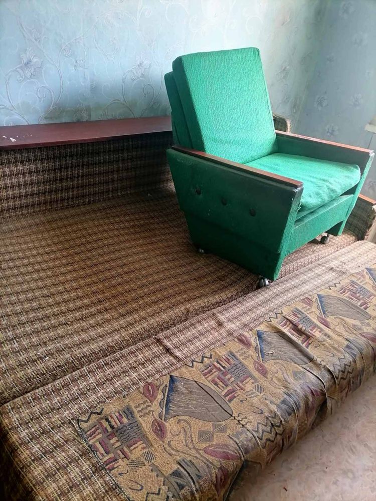 Диван + 2 крісла безкоштовно