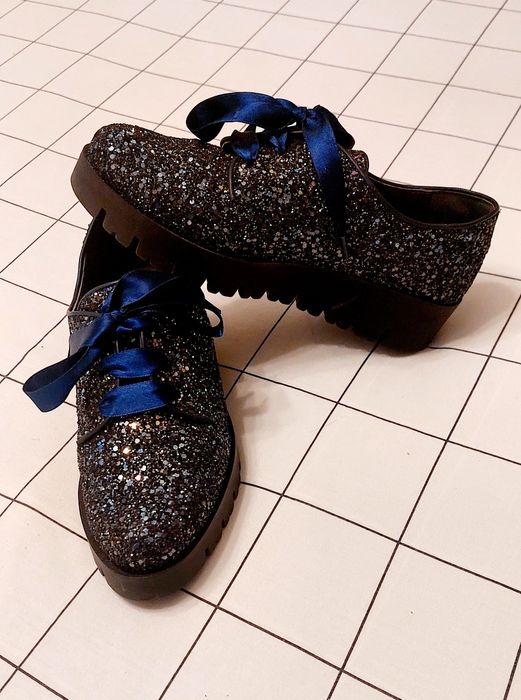 Sapato preto brilhante marca TROPPA