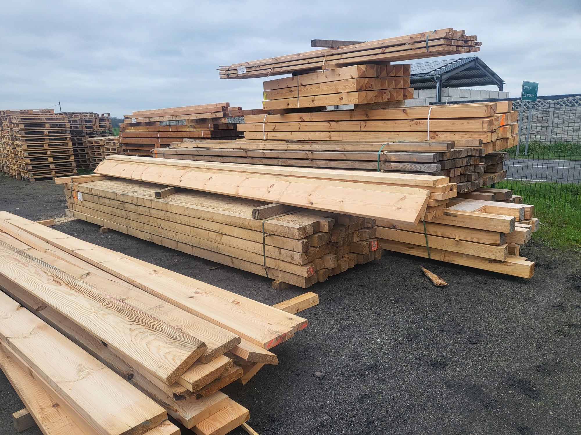 Drewno budowlane kantówki łaty belki