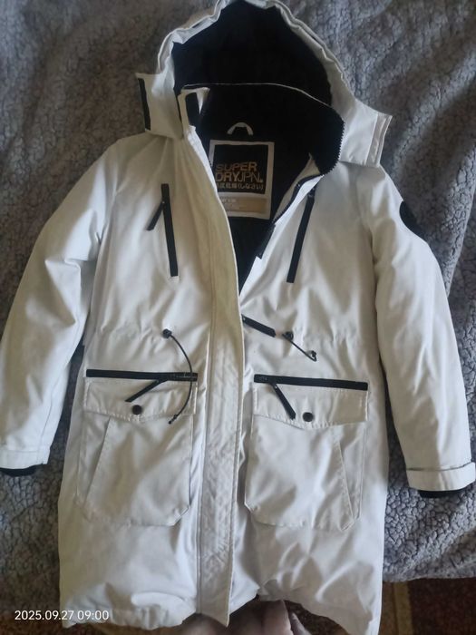 Продається жіноча куртка весняно-осіння