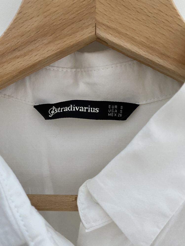 Camisa Branca com pormenores bordados