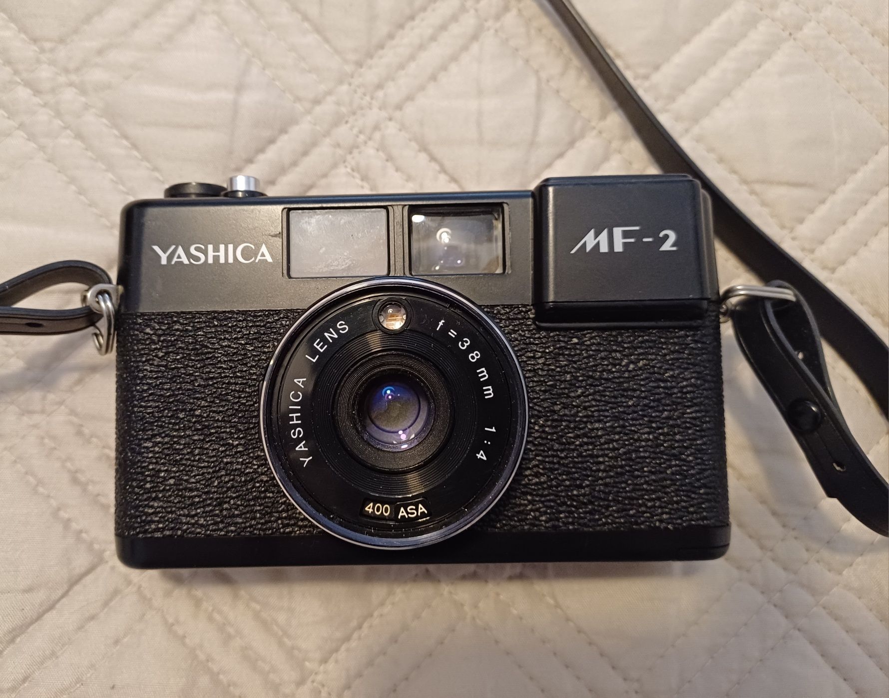 Máquina fotográfica Yashica MF2