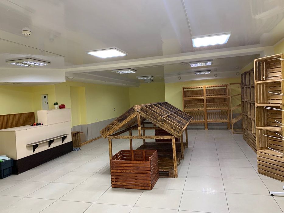 Стелажі, ящики деревʼяні