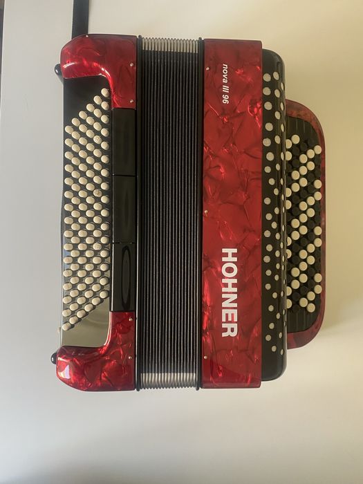 Acordeão hohner nova III 96